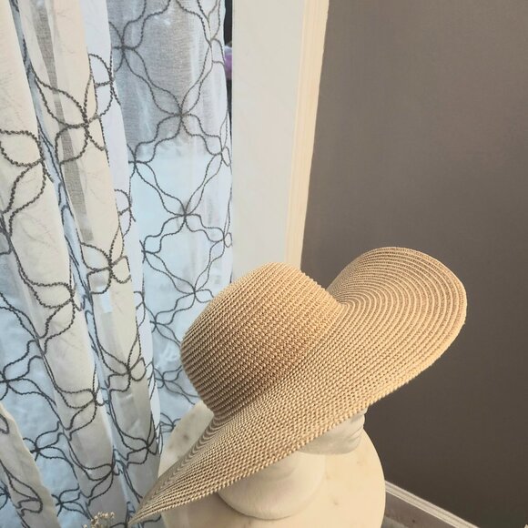 Beach hat - Picture 3 of 8